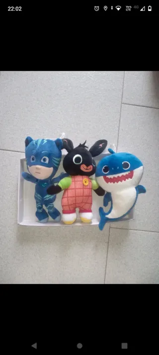 Lotto 3 peluches: Cat, Bing, Baby Shark