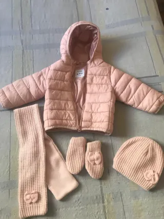 Conjunto bebé chaqueta, gorro y manoplas rosa
