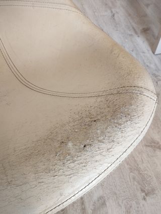 Sillón giratorio IKEA blanco y plateado