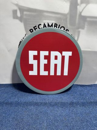 Seat cartel metalico Grande 30cm