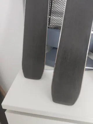 Esquís Rossignol con fijaciones