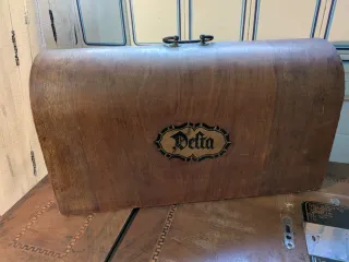 Máquina de coser Delta antigua