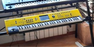 Teclado Korg M50 Amarillo