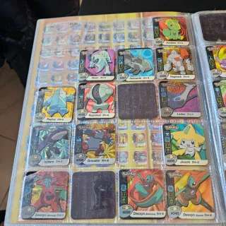 Álbum Panini Pokémon Staks Incompleto