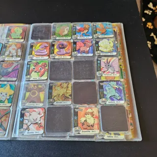 Álbum Panini Pokémon Staks Incompleto