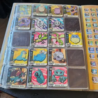 Álbum Panini Pokémon Staks Incompleto