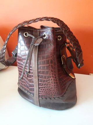 Bolso Parfois estilo cocodrilo marrón