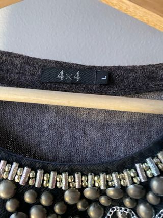 Vestido gris y morado con pedrería