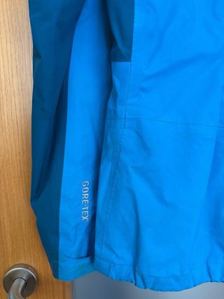 Chaqueta impermeable Gore-Tex con capucha