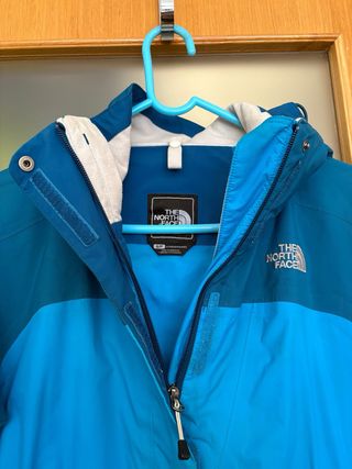 Chaqueta impermeable Gore-Tex con capucha