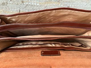 Maletín de piel marrón