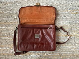 Maletín de piel marrón