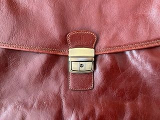 Maletín de piel marrón