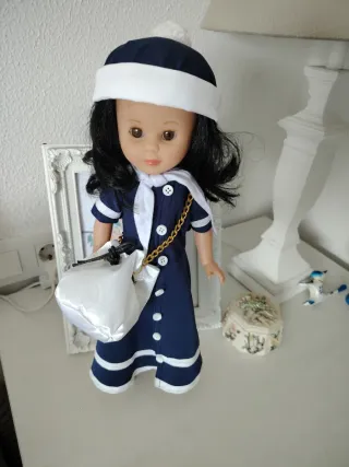 Muñeca Kika con vestido marinero.