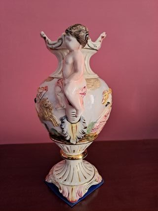 Jarrón Italiano Capodimonte Querubines