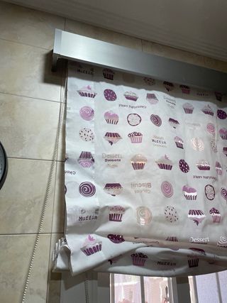 Tenda a rullo con galleria color acciaio