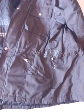 Cazadora estilo motero negra