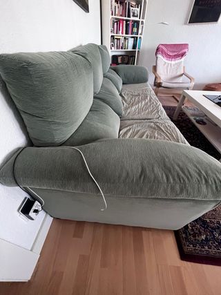 Sofá familiar verde, cómodo y amplio