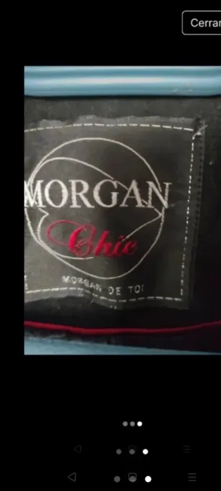 Abrigo largo negro con tachuelas