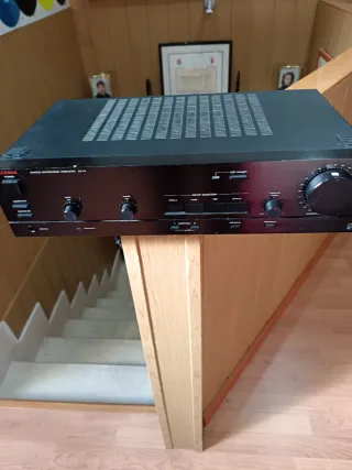 Amplificador Luxman LV111 Hifi negro