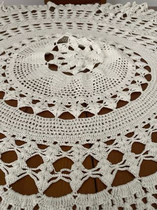 Mantel de encaje redondo blanco