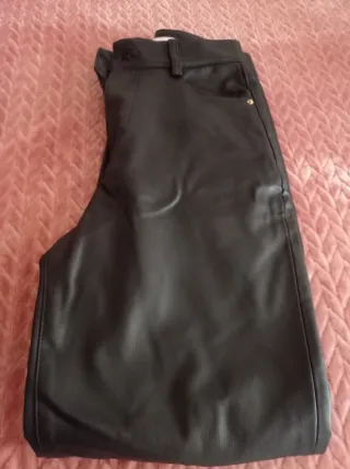 Pantalón polipiel Zara  mujer