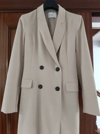 Americana larga beige.