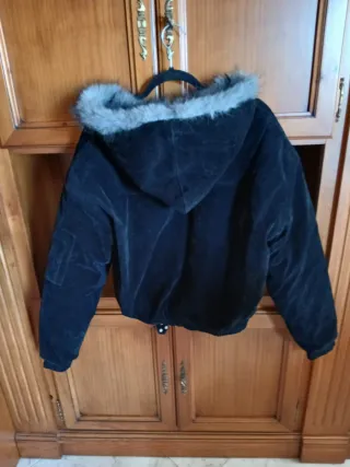 Chaqueta OMIRAD sintetica negra forro de piel