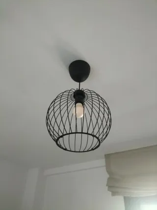 Lámpara de techo negra de metal