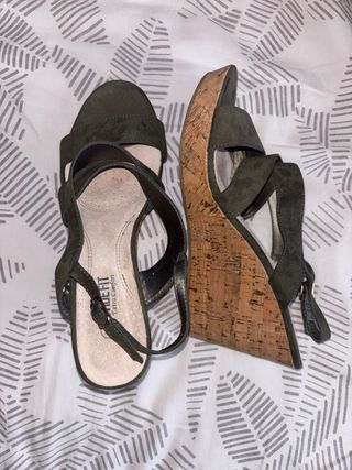 Sandalias de cuña verde militar
