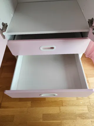 Armario infantil rosa 2 puertas y 3 cajones