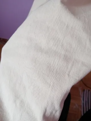 Vestido beige con detalles de encaje