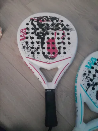Palas de pádel blancas con diseño