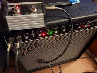 Amplificador Fender Champion 40 + Pedal control