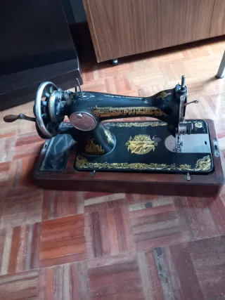 Máquina de coser SINGER antigua