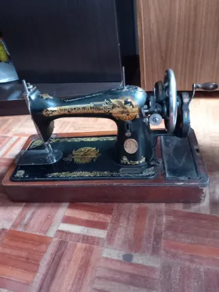 Máquina de coser SINGER antigua