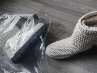 Botas de nieve beige. Talla 39 y 38