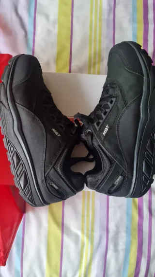 Zapatos MBT Negros Talla 41 Gore-Tex Nuevos