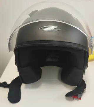 Casco de moto con visera