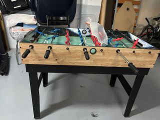 Mesa de futbolín y juegos
