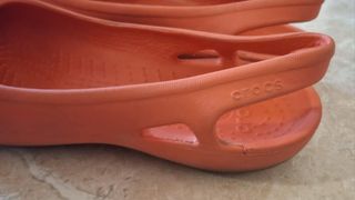 Chanclas Crocs Coral para Mujer Talla:39(8W)