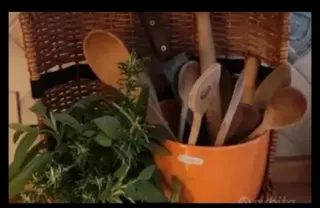 Cesta vimini multiuso con manico in legno