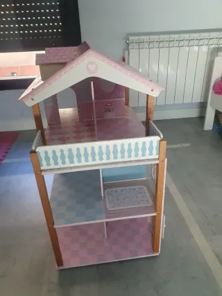 Casa de muñecas giratoria