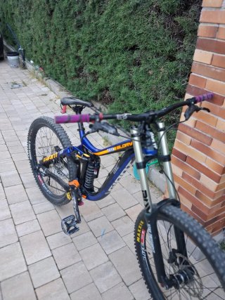 Bicicleta Giant Glory Descenso doble suspensión
