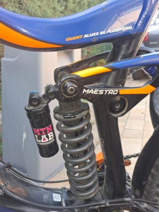 Bicicleta Giant Glory Descenso doble suspensión