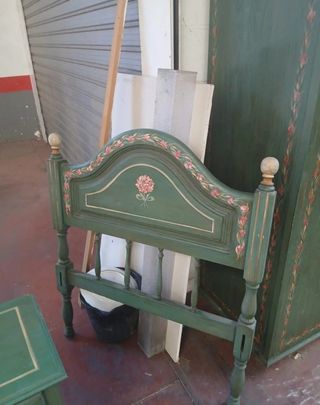 Armario,mesilla y cabecero pintados a mano