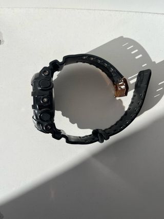 NEGOCIABLE Reloj Casio G-Shock Negro y Dorado