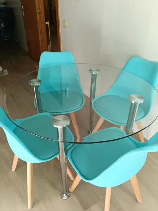 Mesa redonda cristal y 4 sillas