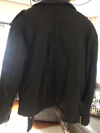 Larruzko biker beltza/Cazadora biker cuero negra