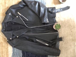 Larruzko biker beltza/Cazadora biker cuero negra